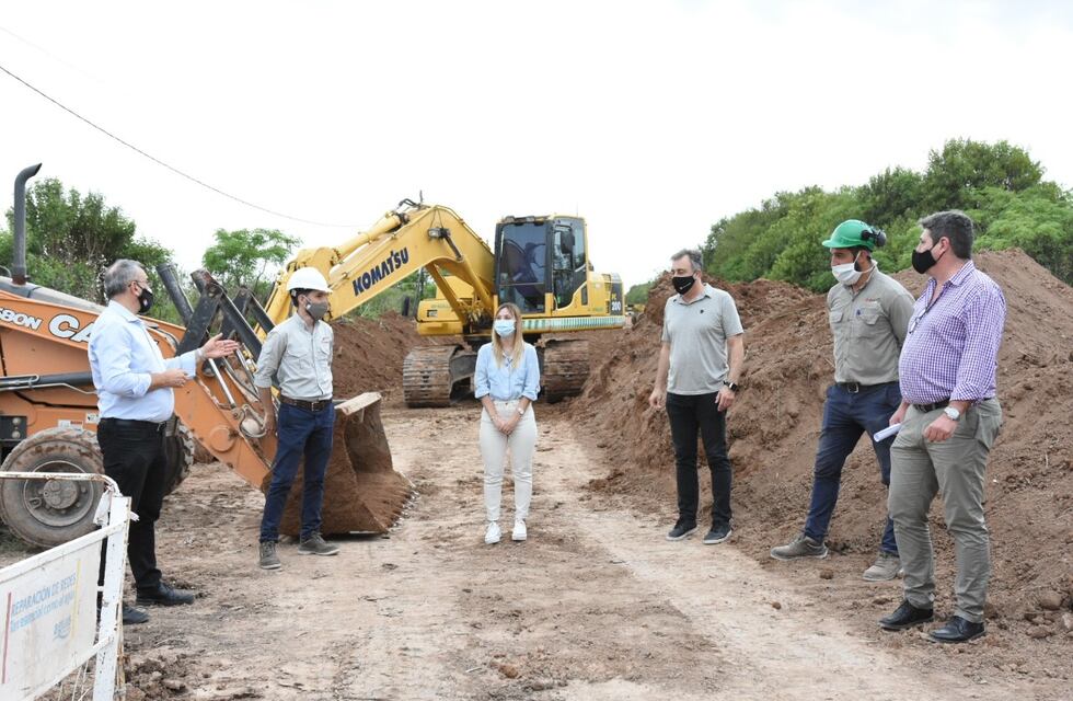 Recorrida de funcionarios por la trama urbana del acueducto