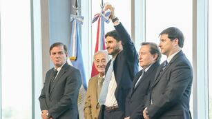 El gobernador de Santa Fe, Maximiliano Pullaro, al recibir su diploma como convencional constituyente