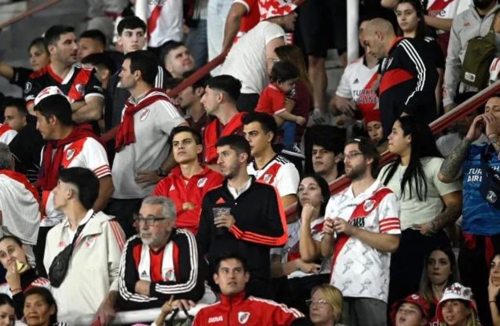 La insólita remera que apareció en la tribuna de River en la final de la Supercopa
