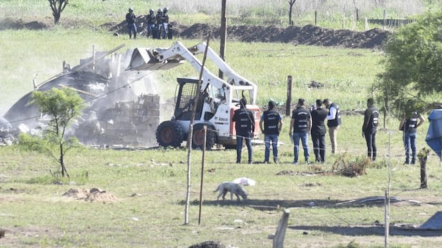 Hubo detenidos durante el desalojo en camino a Capilla de los Remedios.