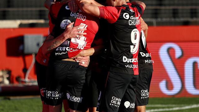 Newell's derrotó 3 a 2 a Talleres