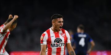 Así se festeja un gol en un clásico. Lo empató Instituto ante Talleres, por Santi Rodríguez (Pedro Castillo / La Voz)