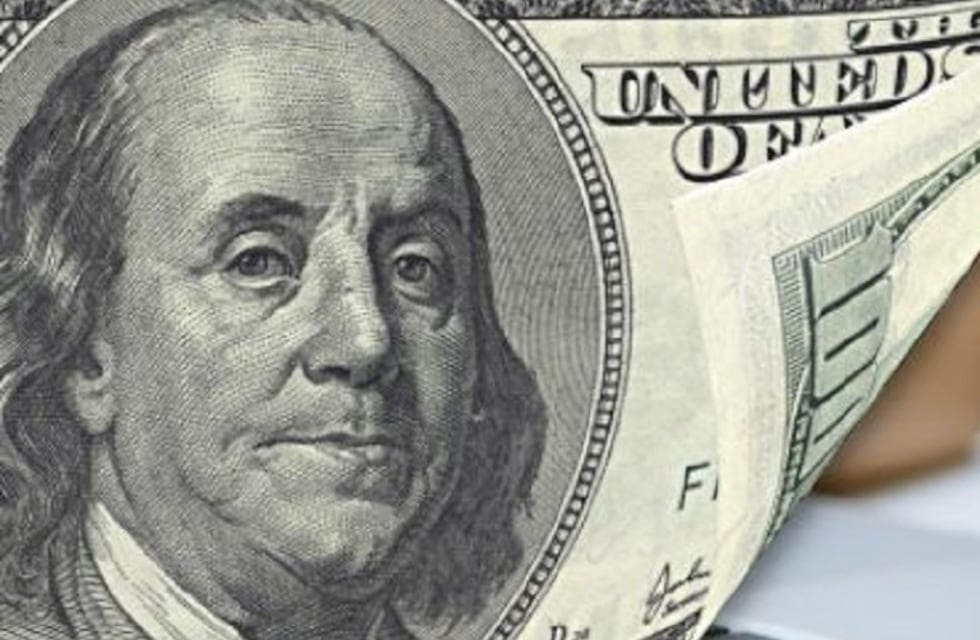 El Gobierno determinó una nueva suba para el dólar turista, pasando de un 35% a un 45%