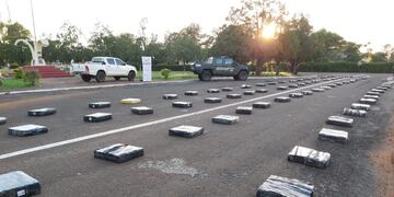 Gendarmería halló una camioneta fue abandonada con dos toneladas de marihuana