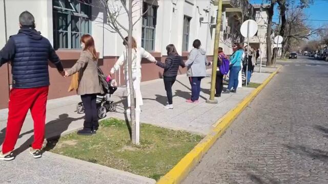 Abrazo simbólico de padres al Colegio San José