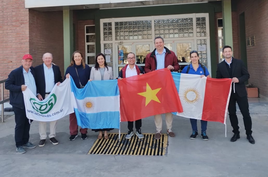 La delegación vietnamita en su visita (UNVM)
