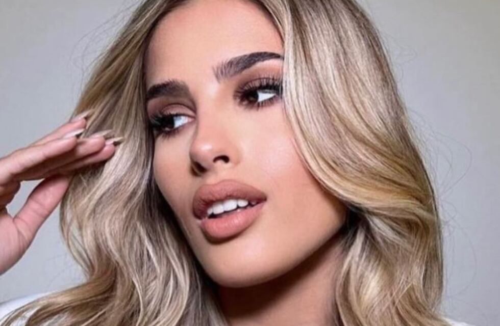 Julieta Poggio posó con un look super trendy y conquistó las miradas de todos sus fans