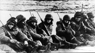 Dos veteranos de Malvinas se emocionaron al ser homenajeados en un viaje a Corrientes.