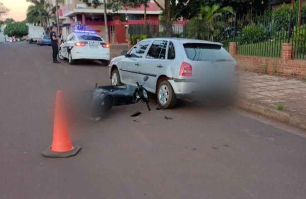 Conducía e impactó contra un automóvil estacionado en Oberá