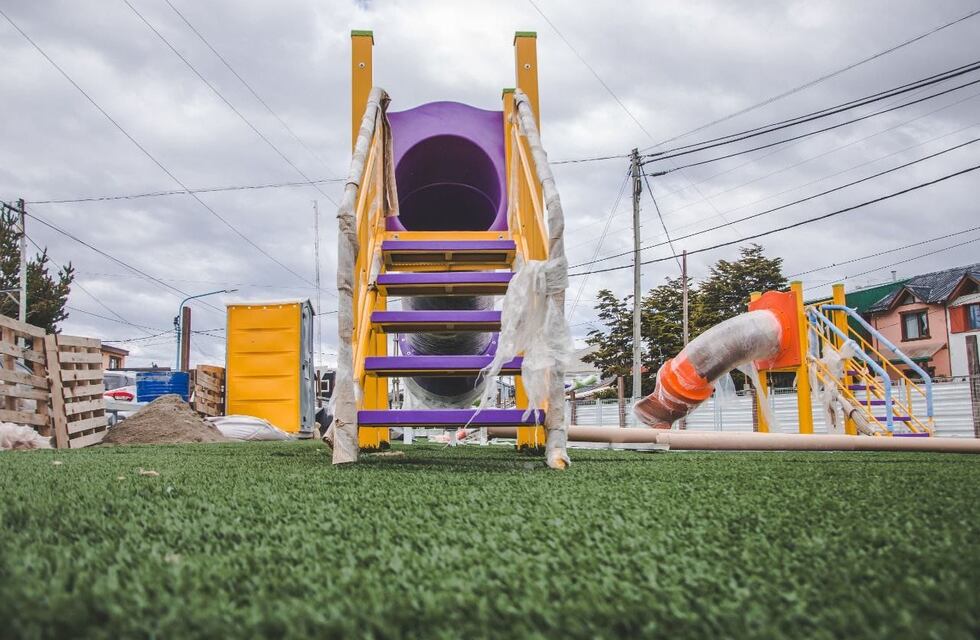 Ushuaia: se colocaron nuevos juegos en la plaza del Barrio “San Salvador”