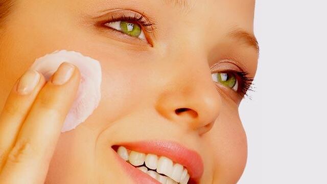 Taller de automaquillaje para mujeres con tratamiento oncológico