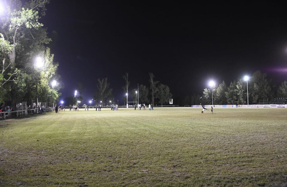 El CRAR inauguró la iluminación de sus canchas de rugby y hockey