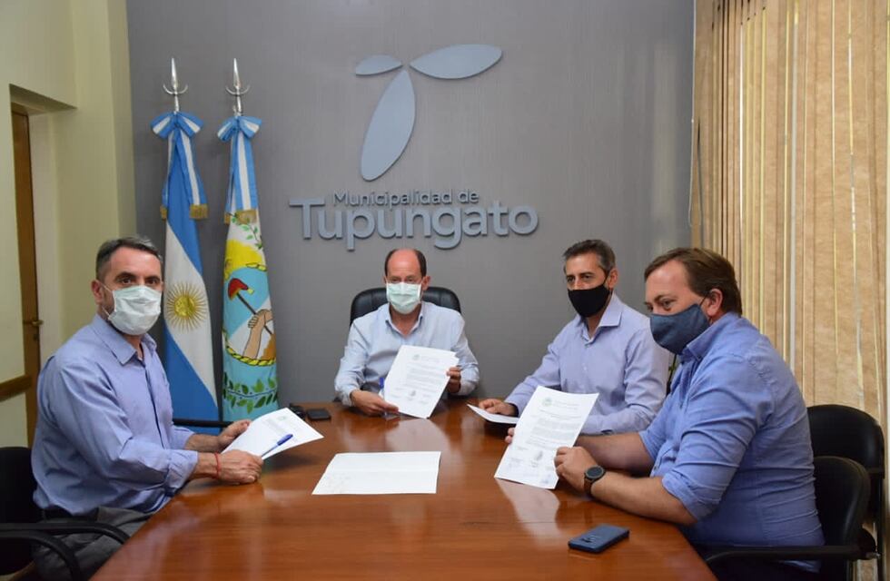 Los intendentes de Tupungato y Tunuyán adhirieron a la ley que prohíbe recibir beneficios sociales a quienes usurpen un terreno.