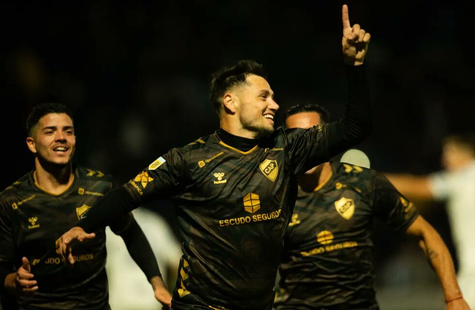 Mauro Zárate volvió a jugar contra Vélez en Liniers: cómo lo recibieron los hinchas