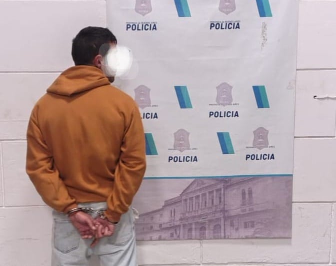 Circulaban sin patente, cruzaron en rojo e intentaron agredir al personal policial