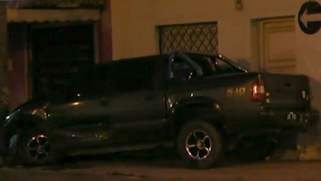 Una camioneta se incrustó en una vereda en el macrocentro salteño