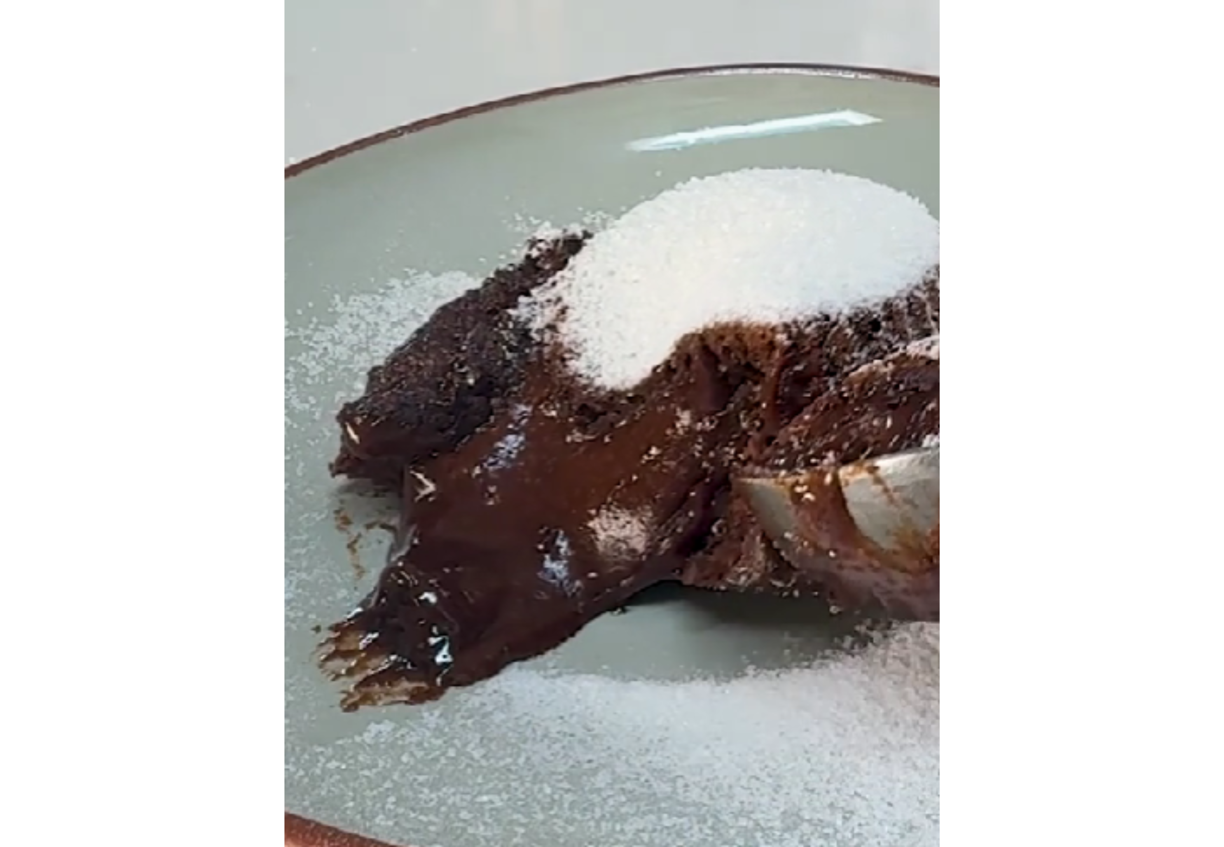 Así queda por dentro el volcán de chocolate.