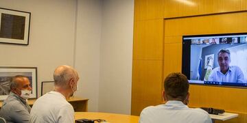 Por video conferencia los intendentes de la Ciudad Autónoma de Buenos Aires, Horacio Rodríguez y de Luján de Cuyo, Sebastián Bragagnolo firmaron un convenio de colaboración. Gentileza Luján de Cuyo