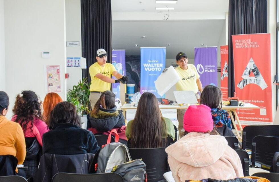 Comenzó el curso de capacitación sobre Durlock a mujeres de Ushuaia