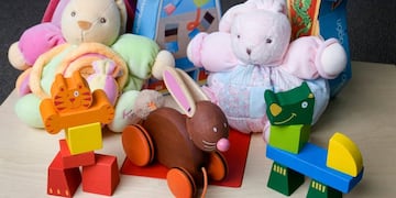 Se pueden donar juguetes o alimentos no perecederos.