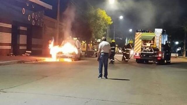 Incendio Vehicular en Arroyito