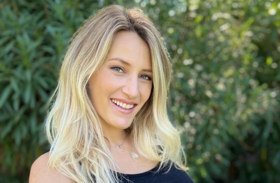 Mica Viciconte posó al borde de la censura en Instagram con un vestido de red y sin ropa interior