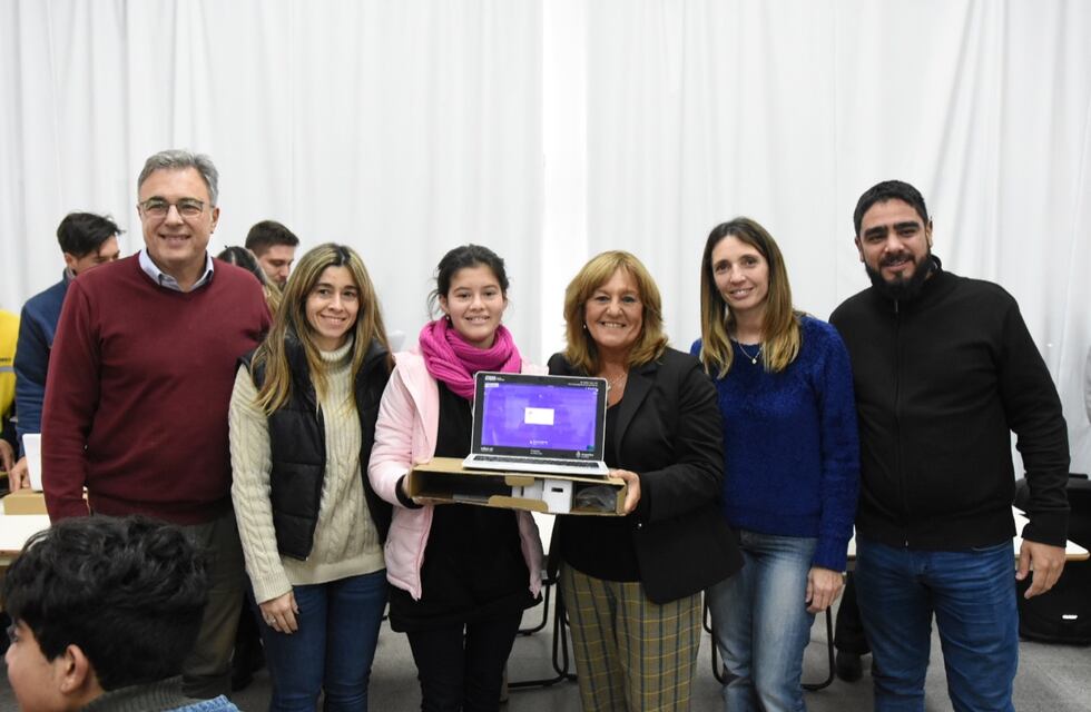Rafaela completa la entrega de 1.575 netbooks