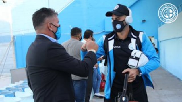 El plantel de Belgrano se va a Santiago para enfrentar a un rival afectado por la ola de casos positivos.
