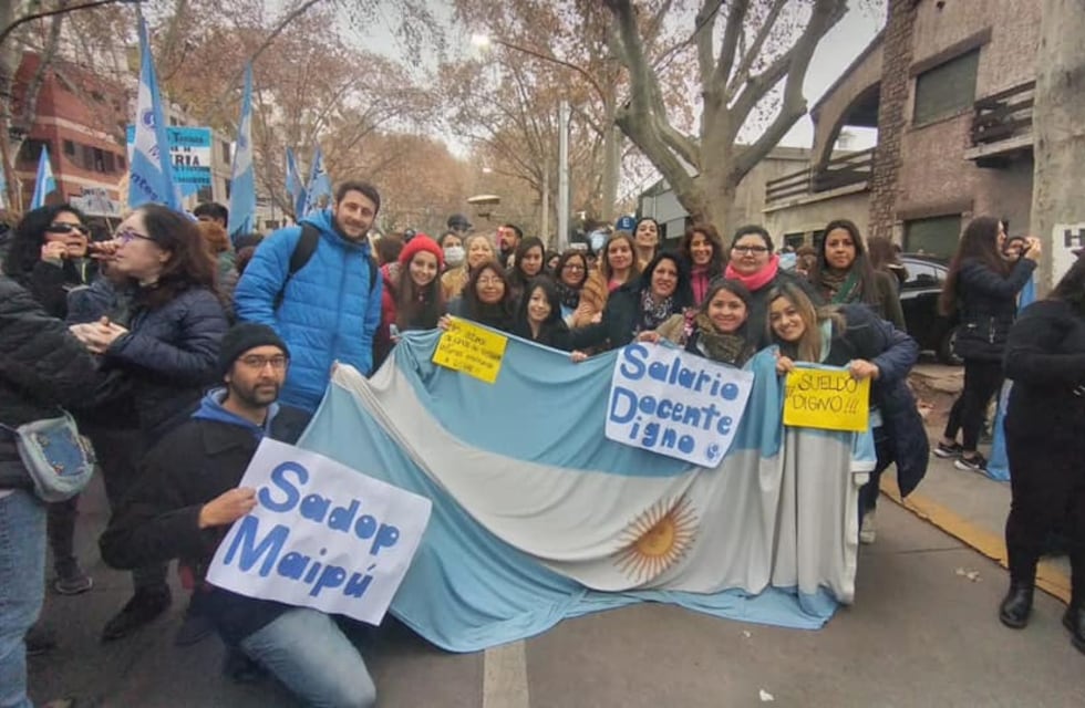 Carta de un docente: “Tengo que escuchar que van a quitar más plata, ya me quitaron la sonrisa y la felicidad”