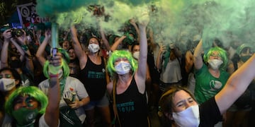 La "marea verde" festejó en las calles de Córdoba.