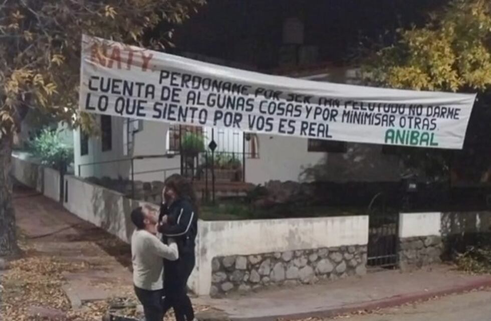 La historia de amor detrás del pasacalle cordobés que tenía un pequeño error de escritura