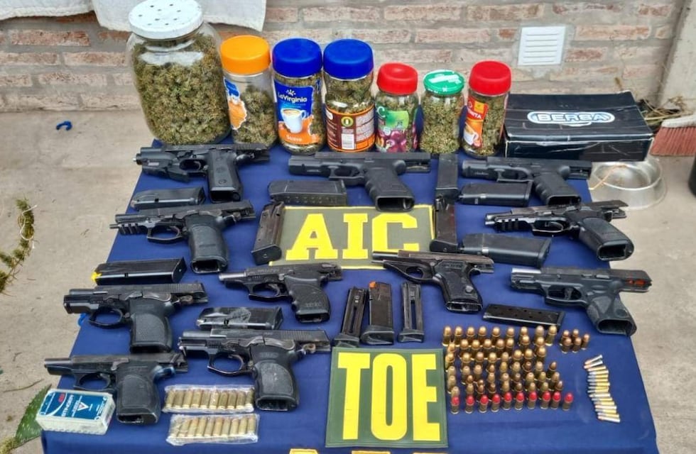 Acusaron a un policía de Rosario por el robo de 11 armas a cambio de una moto