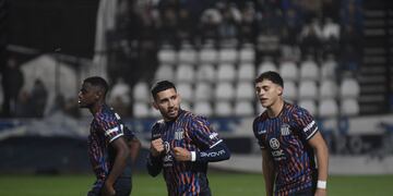 Nahuel Bustos festeja el 1 a 0 de Talleres ante Gimnasia. (Federico López Claro / La Voz).