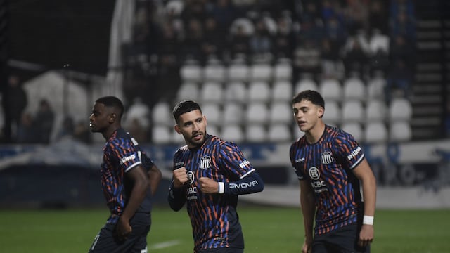 Nahuel Bustos festeja el 1 a 0 de Talleres ante Gimnasia. (Federico López Claro / La Voz).