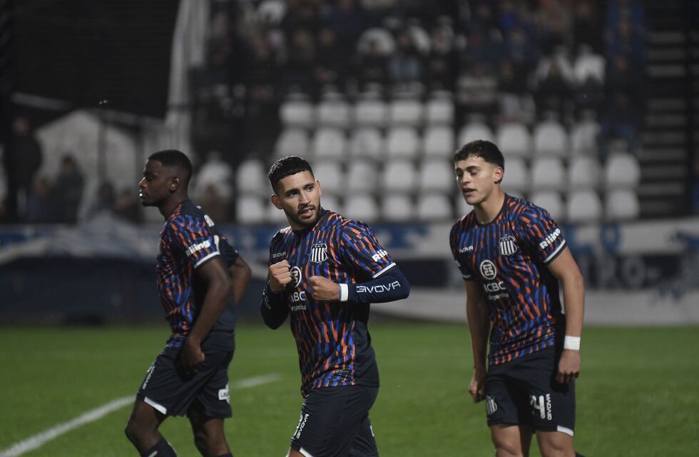 Video: Talleres empezó ganando en La Plata, por el gol de Nahuel Bustos