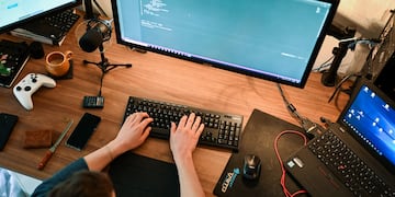 El programa "Hacia Mi Primer Empleo Digital" promueve la formación de recursos humanos acorde al nuevo paradigma de la economía basado en el conocimiento.