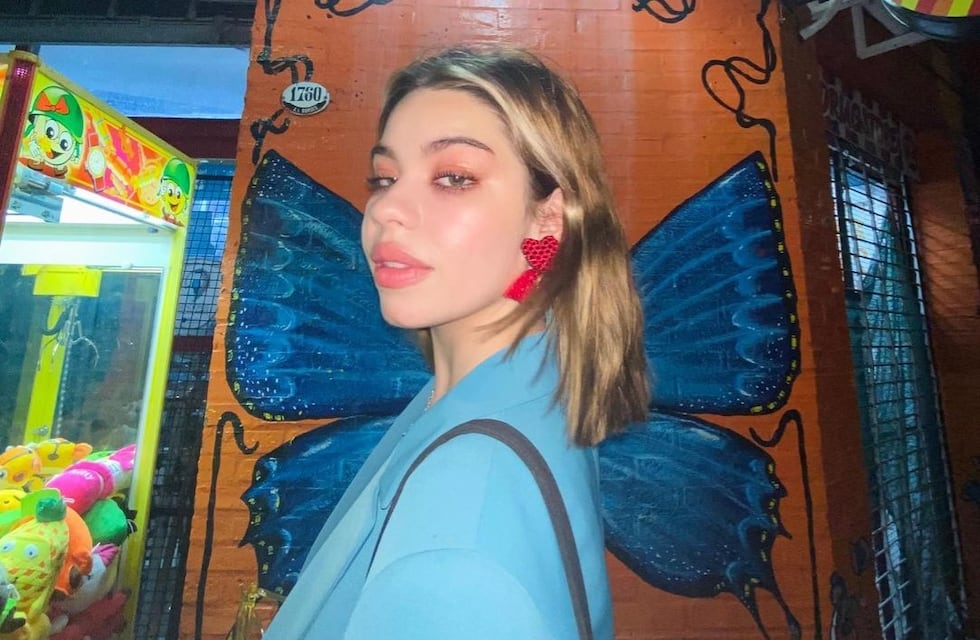 Anna Chiara del Boca sorprendió en Instagram con su look galáctico: mangas de red rojo y top de encaje