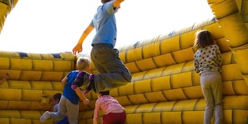 El comercio advirtió que muchos sanjuaninos eligieron contratar juegos infantiles. Imagen ilustrativa