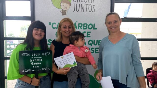 Entregaron árboles en el programa "Crecer Juntos"