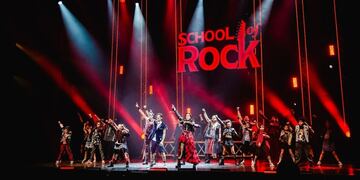 Calle Corrientes vibra con el estreno de School of Rock