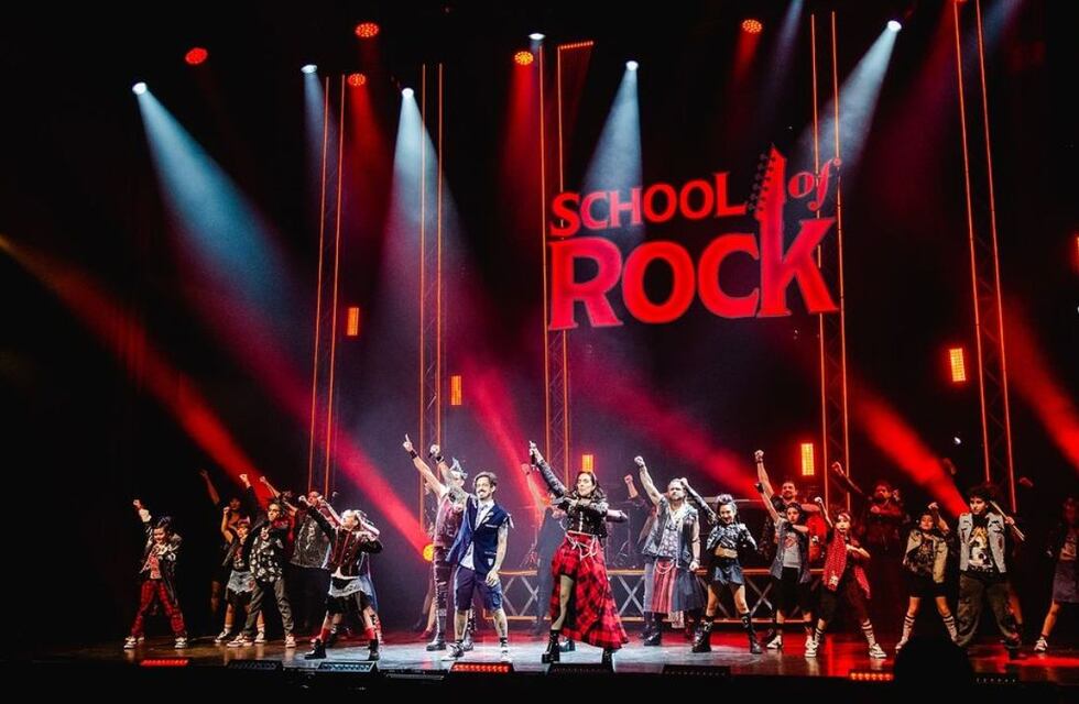 Calle Corrientes vibra con el estreno de School of Rock: una historia familiar con un mensaje enorme para grandes y chicos