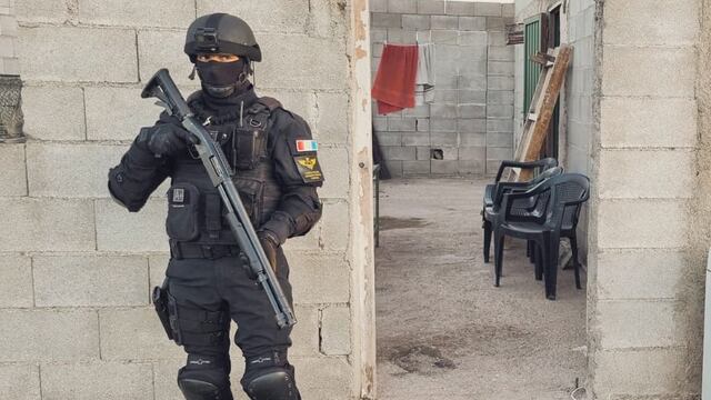 Padre e hijo detenidos por vender droga