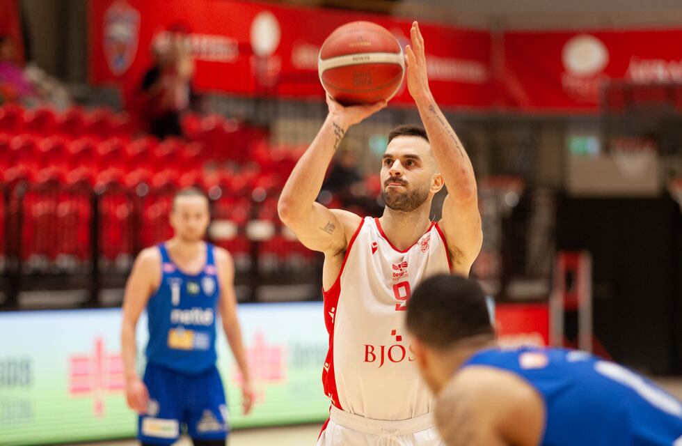 Imparable: Pablo Bertone rompe su marca personal con 34 puntos y lleva al Valur tras la prórroga a la victoria