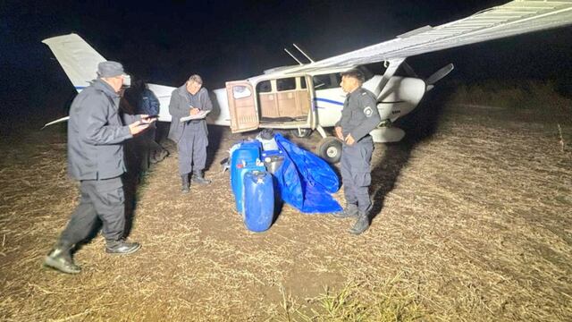 Una avioneta aterrizó en un campo a 70 kilómetros de Rosario