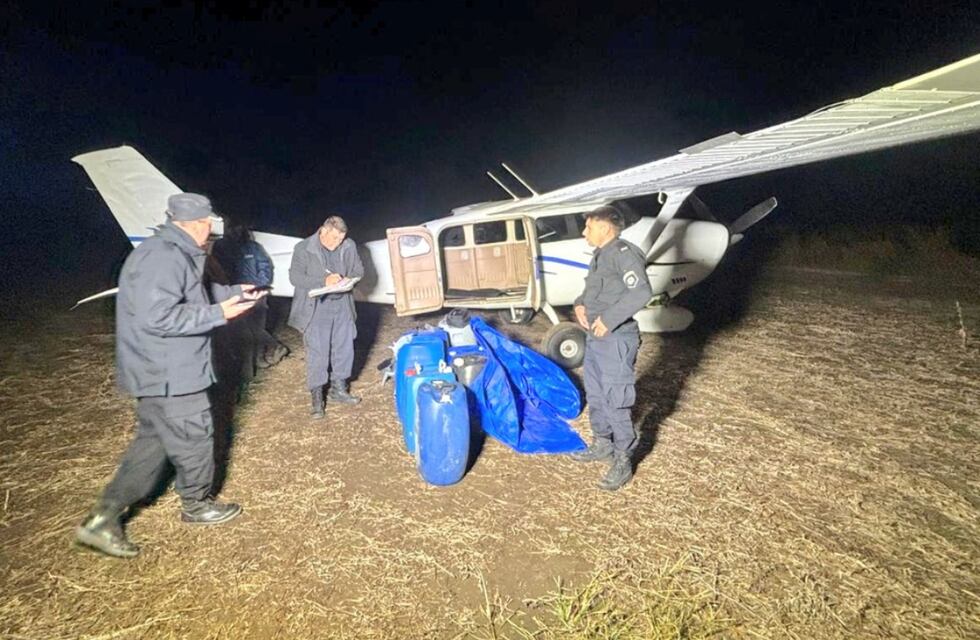 Vuelo narco en Rosario: abandonaron una avioneta en un campo y hay dos detenidos con antecedentes