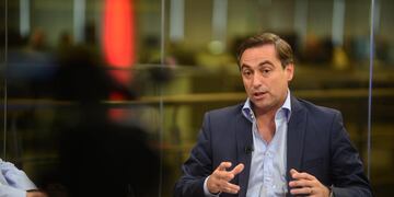 El ex intente criticó al peronista Martín Llaryora por el fuerte aumento del boleto urbano.