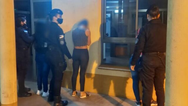 Tres mujeres detenidas en Posadas por atacar a un hombre afuera de un bar