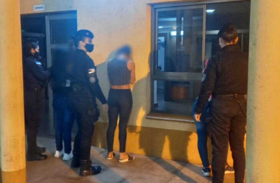Tres mujeres detenidas en Posadas por atacar a un hombre afuera de un bar