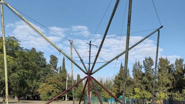 La comuna clausuró por senguda vez el "saltarín" y le ordenaron al duerño retirarlo.