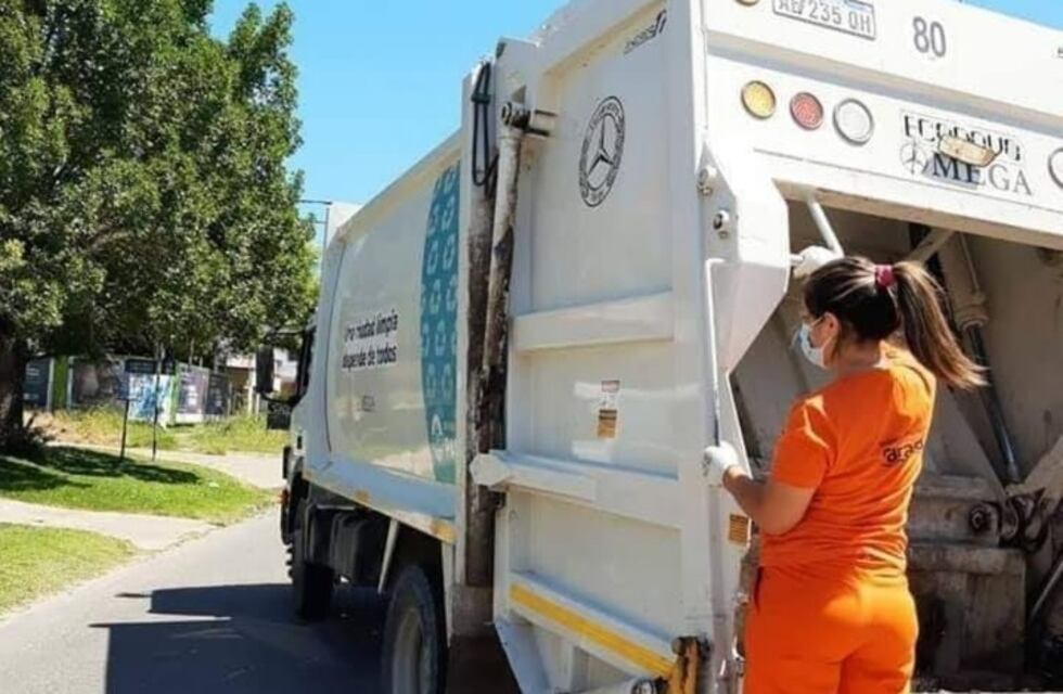 La primera mujer recolectora de residuos de Paraná se llama Natalia y tiene 31 años